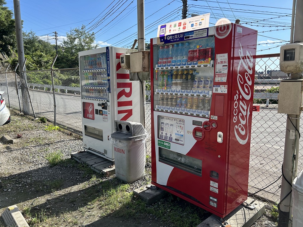 アレイからすこじま 駐車場自販機