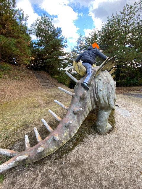 蜂ヶ峯総合公園乗れる恐竜